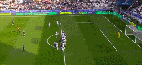 包含拉齐奥前锋在比赛中捅射破门完成破僵的词条