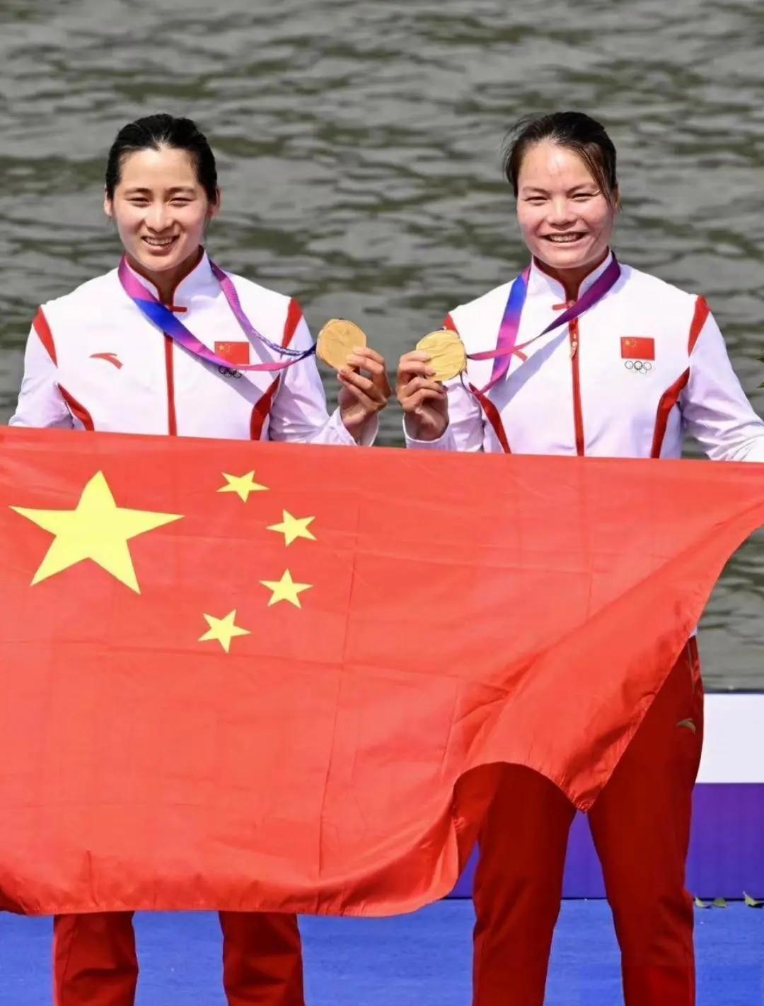 中国运动员创造新纪录斩获奖牌