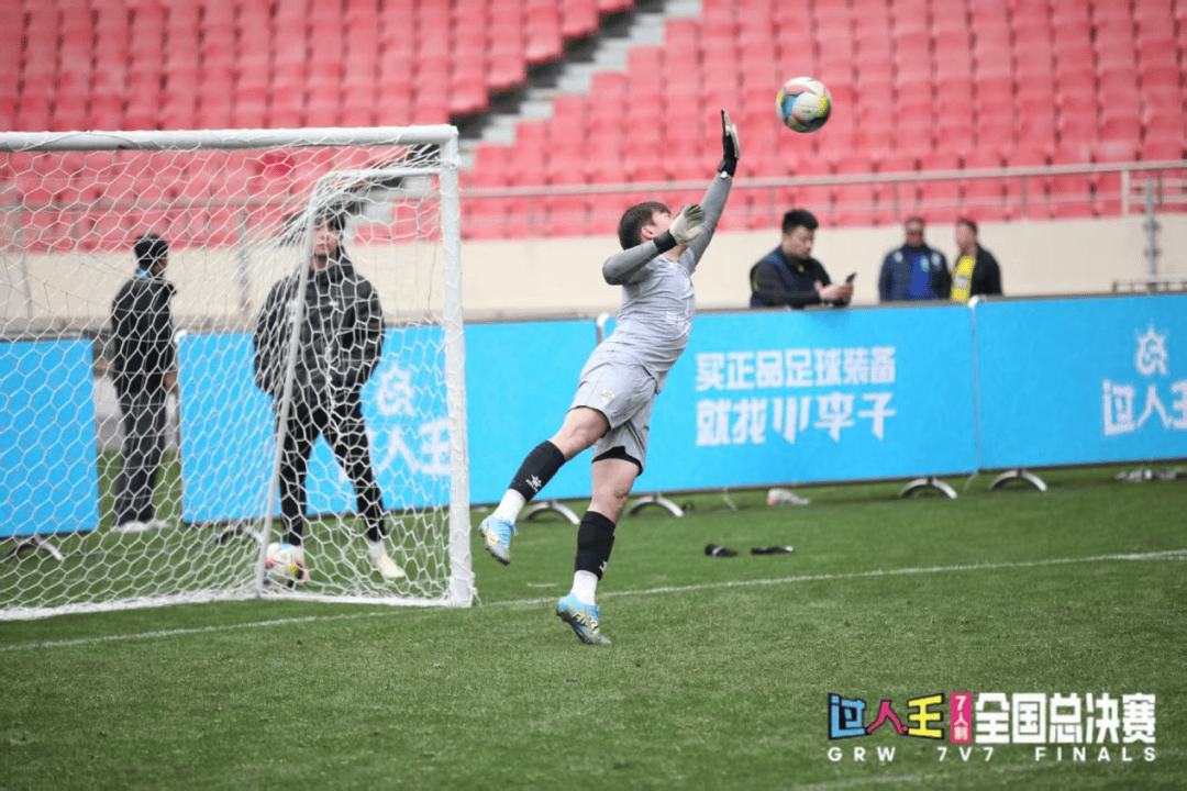 精彩不断：国际足球赛场闪耀