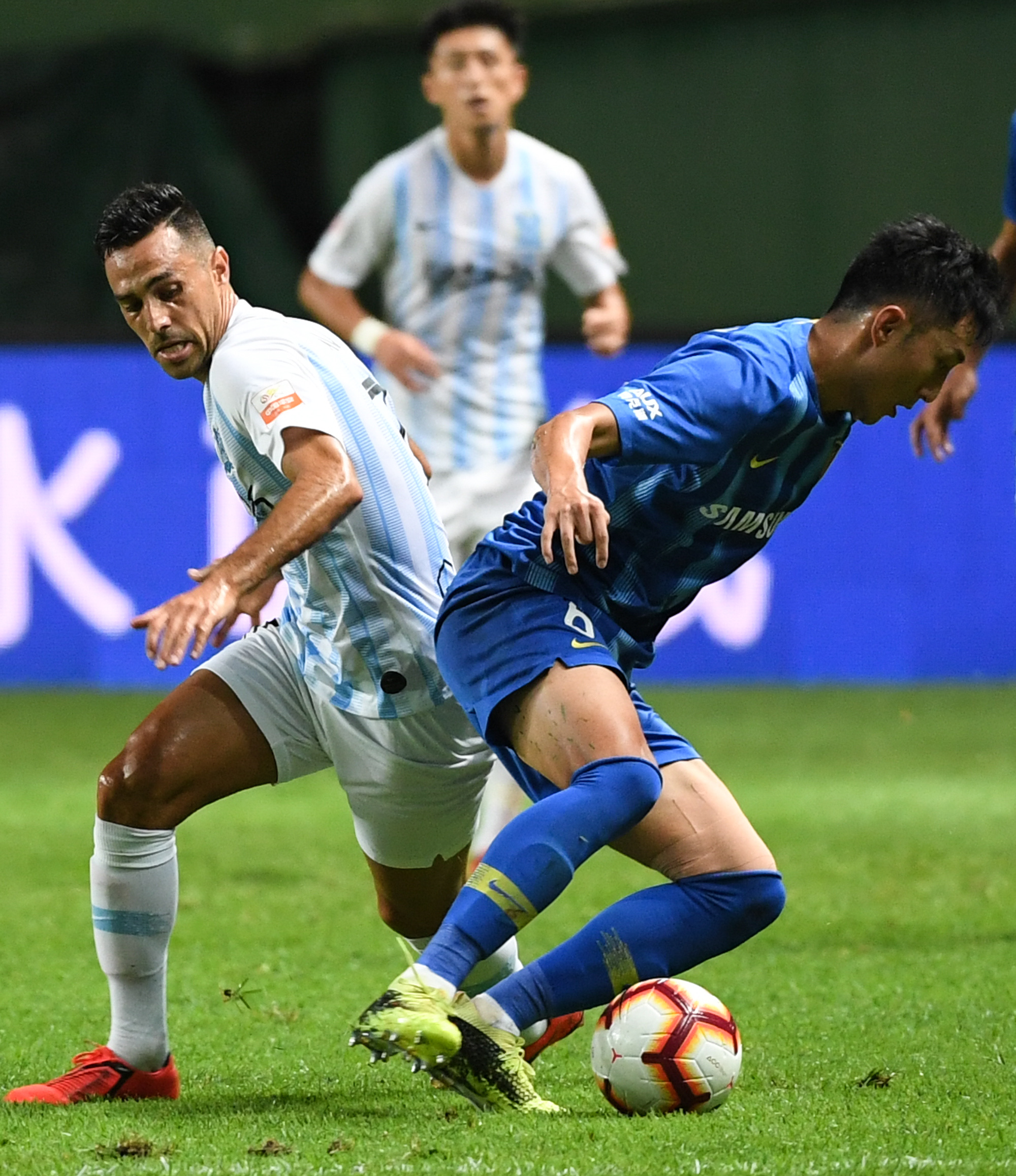 江苏苏宁主场迎战广州富力，各自抢分疯狂的简单介绍